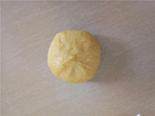 14、椰蓉花朵面包,收紧收口。