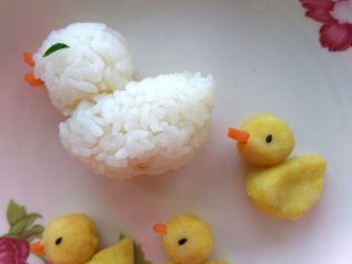 9、儿童蔬菜汤饭,黑芝麻做眼睛，安好。