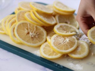 3、柠檬蜜&柠檬冰红茶,柠檬切片，去籽