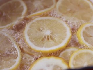 6、柠檬蜜&柠檬冰红茶,开小火慢慢熬15-20分钟