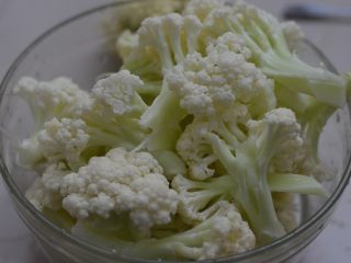 2、孜然花菜，比肉还好吃！,花菜分小朵，小到一口吃最好了。