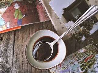 3、媲美周黑鸭的 香辣卤鸡脖,调制酱汁：碗内放入生抽 老抽 料酒