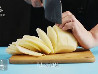 2、意式烤土豆泥塔,土豆切片