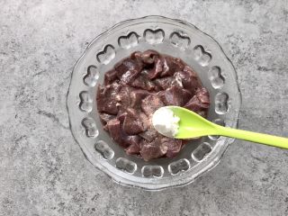 4、爆炒猪肝,半勺生粉（这样做出来猪肝更嫩）