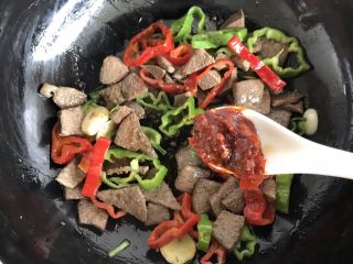 12、爆炒猪肝,半汤匙豆瓣酱