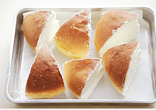 12、超级流行的爆款面包【奶酪包】 ,最后放入保鲜袋中，冰箱保存，无添加制品请尽快使用完毕。