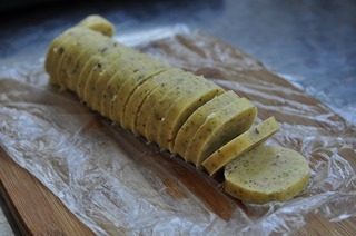 10、坚果酥饼,切成0.5厘米左右的片