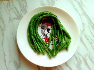 7、长豇豆棒棒糖,捞出淋干水份。