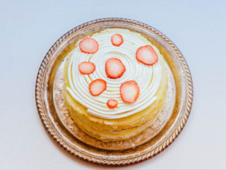 11、千层蛋糕,如图保鲜袋挤奶油效果非常棒,奶油平整,操作快捷