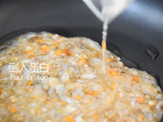 9、没有螃蟹的赛螃蟹，孙红雷最爱吃的菜！,热油锅倒入蛋白