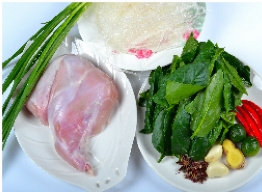 1、翡翠玉兔,准备好主材料,兔腿用清水漂洗一下,菠菜、香葱、鲜红小米辣洗净沥水。