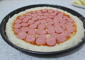 11、芝心香肠苹果披萨,码上一层火腿肠片