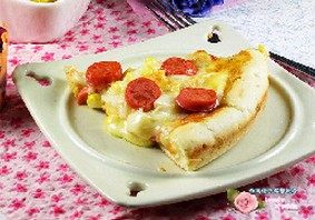 16、芝心香肠苹果披萨,出炉 稍凉 切块 即可