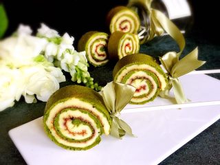 19、双色蓝莓酱蛋糕卷,成品图