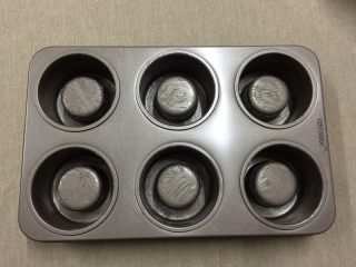 1、奶油黑杯子,堡尔美克模具中刷黄油