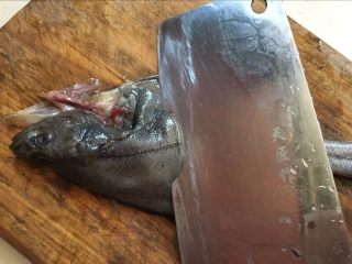 4、【红烧偏口鱼】富含蛋白质补充能量的高考餐,打花刀