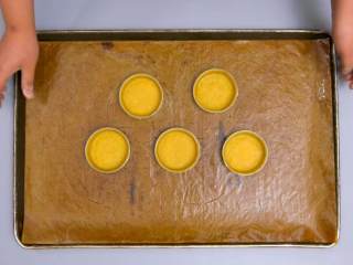 6、草莓挞,6.烤箱预热150度，烤制10-15分钟