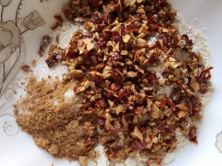 9、红枣燕麦饼干#家有烤箱#,加入红枣碎