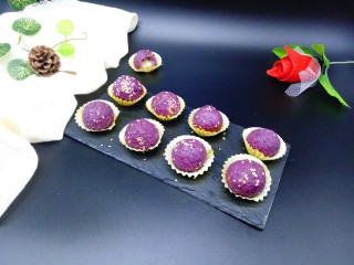 17、芝士紫薯球#附紫薯泥制作#,美美的开吃啦！芝麻香，紫薯甜，糯米糯，芝士拉丝，美味看得见。