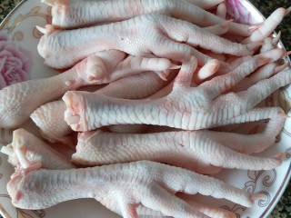 2、卤鸡爪,冲洗干净