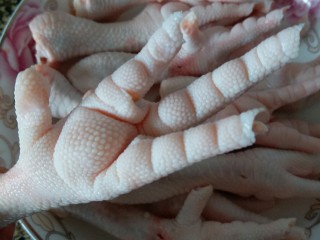 3、卤鸡爪,剪掉指甲