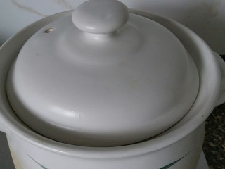 13、卤鸡爪,中小火卤一个小时后关火，不要 揭盖, 闷两个小时再开盖