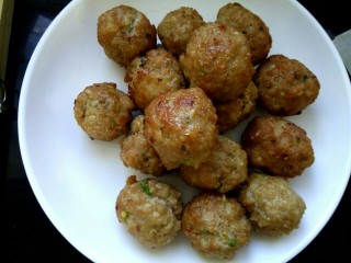 9、红烧丸子,盛出待用