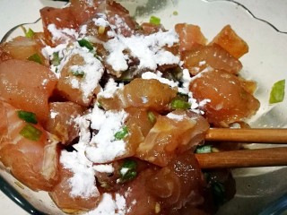 5、多彩龙利鱼丁,少许生粉