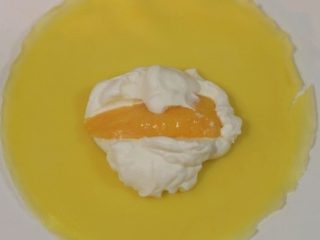 17、芒果班戟,铺上芒果条