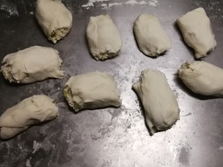 14、葱香油酥饼,分成小剂子  大小随自家需要调整