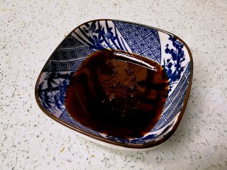 11、古早味猪油拌饭,珠油就熬好了，倒出备用。