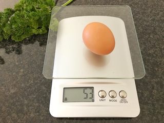 2、#家有烤箱#黑芝麻豆沙面包,一个鸡蛋，