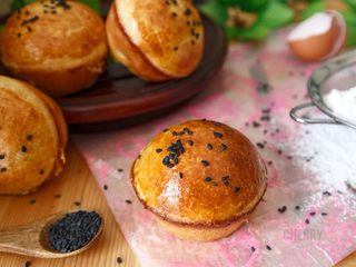 19、#家有烤箱#黑芝麻豆沙面包,成品图一