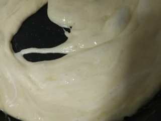 13、雪花酥,这个程度就加入准备好的饼干和干果，然后按压搅拌