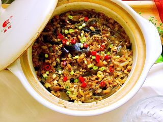 16、肉末茄子粉丝煲,成品