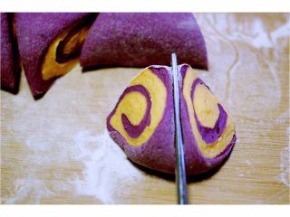 13、双薯花卷,压到底就可以了……