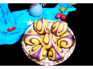 17、双薯花卷,哈哈、漂亮又营养健康的双薯花卷就做好了……