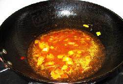 15、毛血旺火锅 ,加入高汤烧开