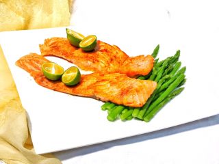 13、健康美味芦笋三文鱼,美美地摆拍吧