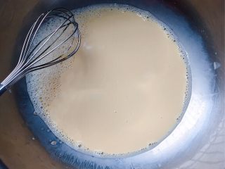 6、牛奶鸡蛋饼,继续搅拌均匀。