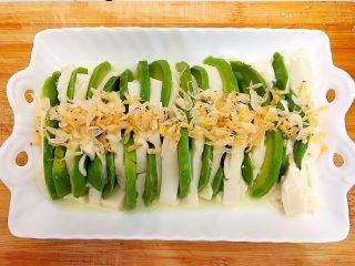 6、吃豆腐+健康饮食之好吃到飞起的牛油果拌豆腐,撒上虾皮!