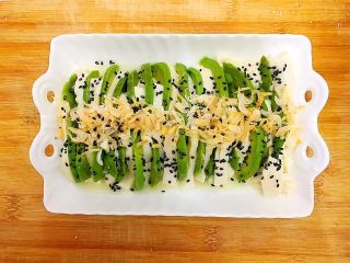 7、吃豆腐+健康饮食之好吃到飞起的牛油果拌豆腐,随意撒上黑芝麻!