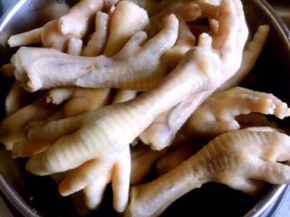 5、广式早茶豉汁蒸凤爪,控干水分