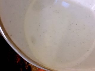 12、广式早茶豉汁蒸凤爪,放入料酒（家里没有料酒了我用白酒代替的）