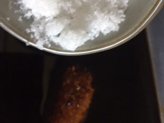 13、广式早茶豉汁蒸凤爪,放入适量白糖