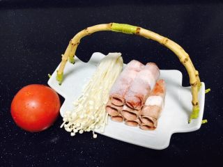 1、番茄金针菇肥牛,主要食材：番茄、金针菇、肥牛