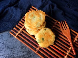 12、虾仁香葱饼,味道特别好，口感也是棒棒哒，喜欢的试一试吧