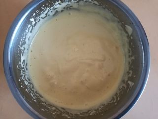 3、棒棒糖蛋糕,3.打发成浅白色有纹路就好了，全蛋打发会比蛋白打发慢，所以时间要长点