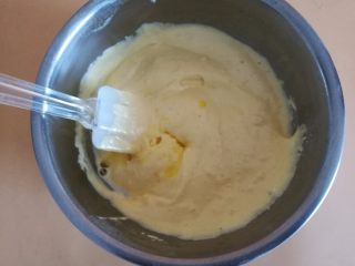 5、棒棒糖蛋糕,5.加入融化的黄油快速翻拌