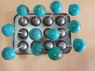 17、棒棒糖蛋糕,17.插在模具上放凉